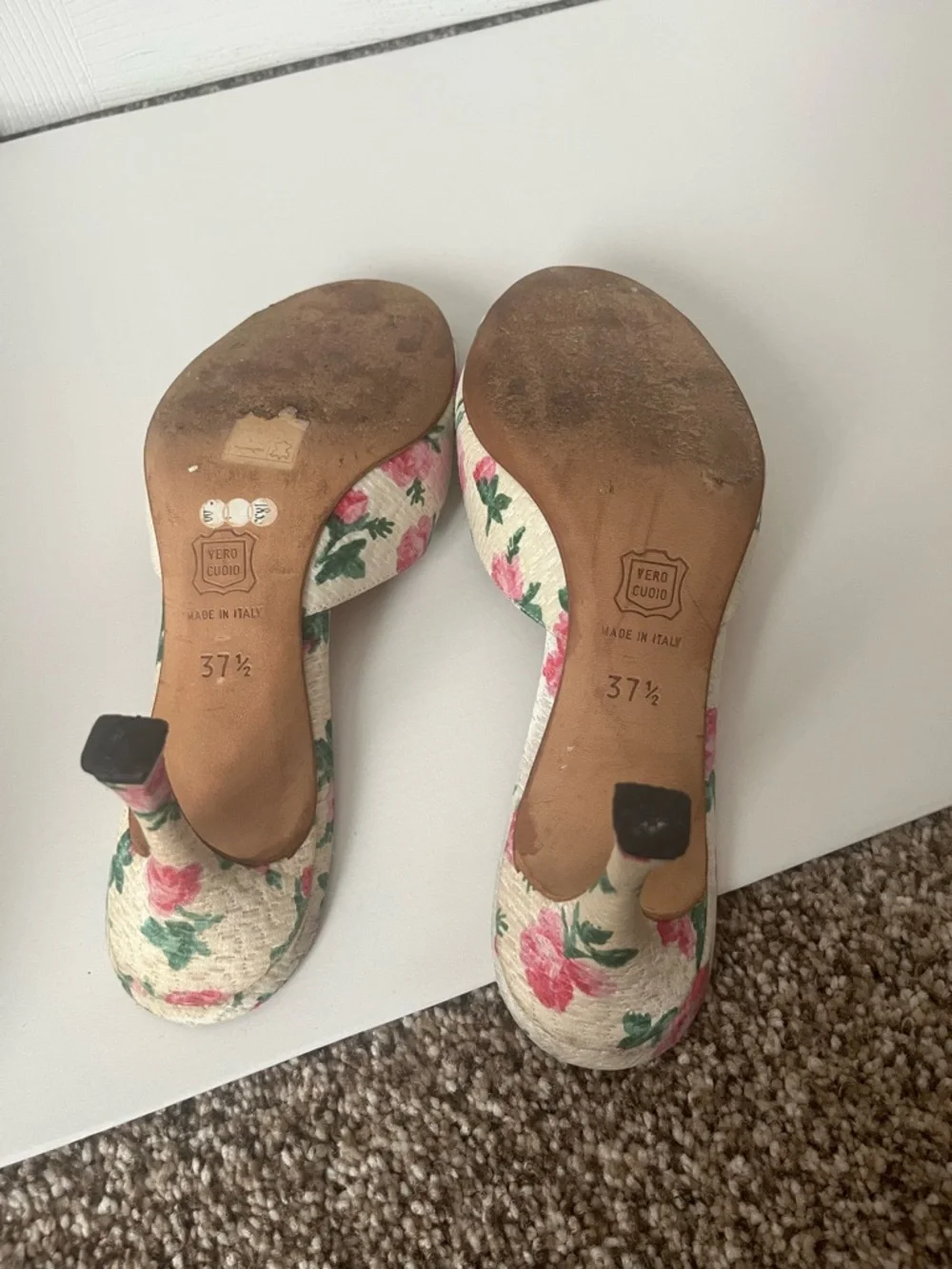 Manolo Blahnik Cream Slip-On Mules with Pink Floral Print - Picture 4 of 4